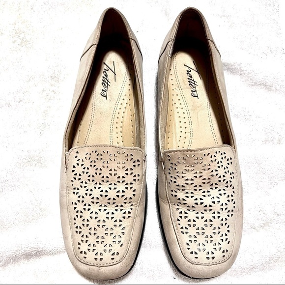 TROTTERS Jenn Laser beige loafers womens size 7 - Picture 3 of 9
